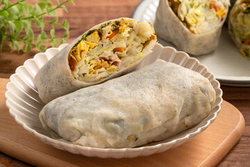 Delicious popiah, lumpia, Taiwanese spring roll food.