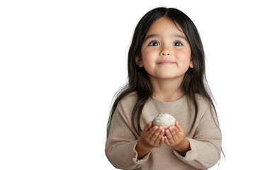 Süßes Kind mit kleinen Gegenständen in den Händen PNG mit transparentem Hintergrund

