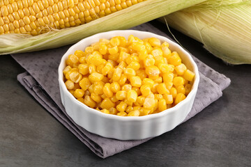 Canned sweet young corn grain