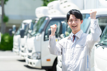 運送業の若い男性ビジネスマン