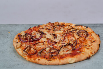 italienisch, pizza, frisch, echtes, foto, käse, hollandaise, sucuk, sauce, tomate, salami, essen, cheese, isoliert, italiener, mahl, weiß, mozzarella, abendessen, baked, pfeffer, crust, brotzeit, fast