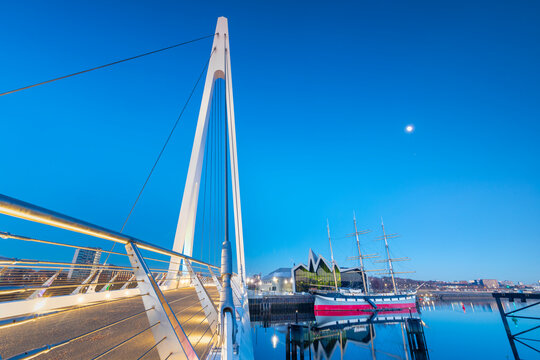 Govan to Partick Bridge, footbridge, Riverside Museum, The Glenlee Tall Ship, River Clyde, Glasgow, Scotland
