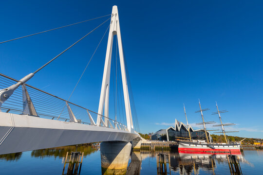Govan to Partick Bridge, footbridge, Riverside Museum, The Glenlee Tall Ship, River Clyde, Glasgow, Scotland