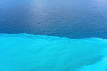 Sea division between turquoise water and deep blue