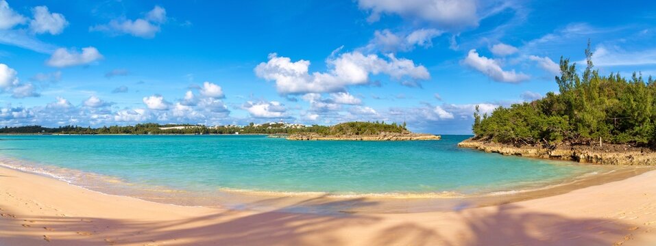 Turtle Bay, a popular sandy beach in Cooper's Island, St. George's parish, Bermuda, North Atlantic