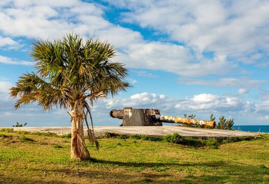 St. David's Battery, UNESCO, four guns installed 1910 by British to defend deep water channel leading to Royal Navy Dockyard and Hamilton, Bermuda