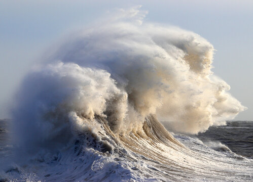Storm waves (Storm Eowyn), Porthcawl Pier, South Wales