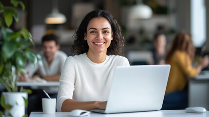 Obraz premium Vibrant Multiethnic Startup Team Collaborating in Modern Office