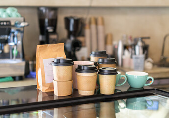 Eco-friendly and recyclable takeaway coffee cups in various sizes at a cafe