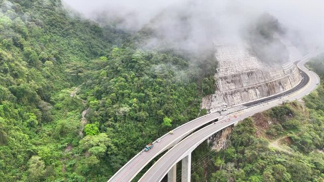 Video a&eacute;reo realizado con drone sobre la nueva v&iacute;a que pertenece a la "Conexi&oacute;n Pac&iacute;fico 1" unidad Funcional 2 en  las zonas rurales de los municipios de Amag&aacute; y Titirib&iacute;, Antioquia, Colombia.