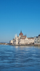 Obraz premium Budapest cityscape with Hungarian parliament building and Danube river, Hungary