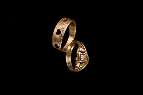 old worn out black hills gold wedding ring ring with diamonds flower leaf designs a test of time and commitment marriage divorce love 