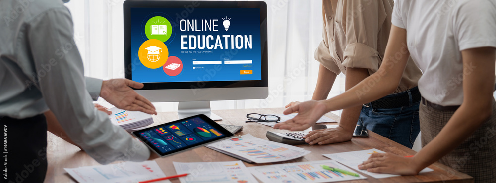 Leinwandbilder E-learning website with brisk sofware for student to study online on the internet network