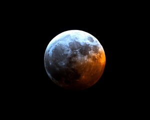 Fototapeta premium A detailed photograph depicting a celestial body in the vast black cosmos