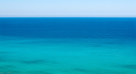 Obraz premium A serene seascape featuring a seamless transition from deep blue to vibrant turquoise