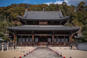 Obraz premium 日本、京都、燈籠、萬福寺、春、歴史的建造物、木造階建、寺院
