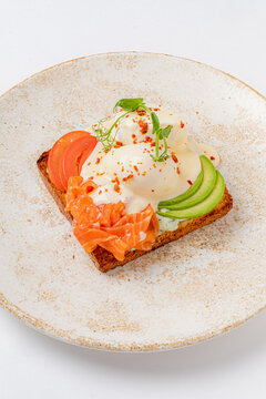 toast with poached egga and avocado