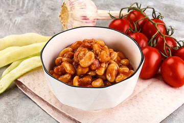 White baked bean in tomato sauce