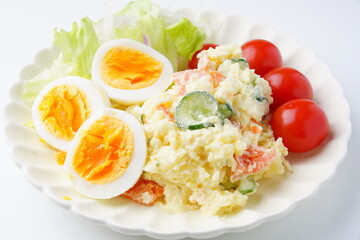 ゆで卵とポテトサラダ