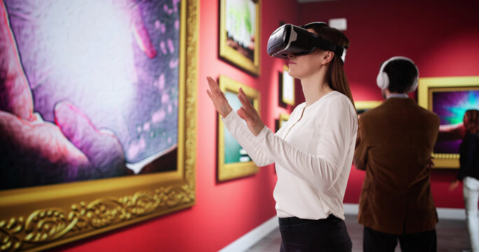 Immersive Virtual Reality Art Gallery Exhibition Inspires Education