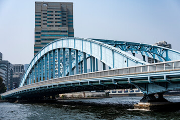 Obraz premium 隅田川、晴海運河沿いの風景