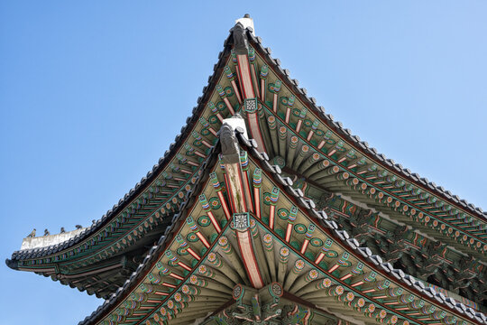 Details on the entrance gate to the Changdeokgung Palace Complex in Seoul, Korea