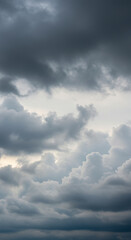 Obraz premium A dynamic cloudscape reveals nature's power with a blend of light and dark.