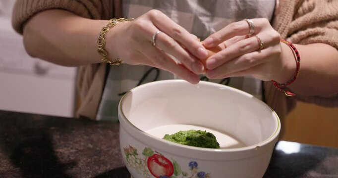 Making green dough from wild bear garlic