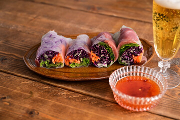 紫キャベツとマグロの生春巻き