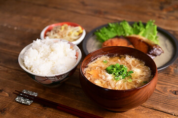 一汁二菜　ブリの照り焼きともやしのナムル
