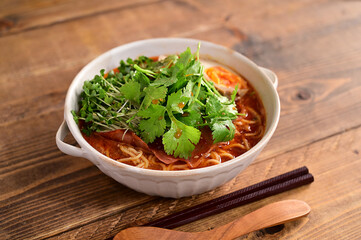 パクチーの激辛ラーメン