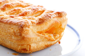 
サクサクしたパイ生地が美味しそうな、リンゴをたっぷり使ったアップルパイ
