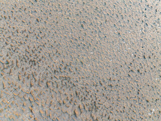 Vista aerea di un terreno strutturato con motivi superficiali ruvidi. Foto da drone.