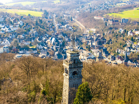Bismarckturm in Velbert Langenberg mit Aussicht auf die Altstadt - 2025