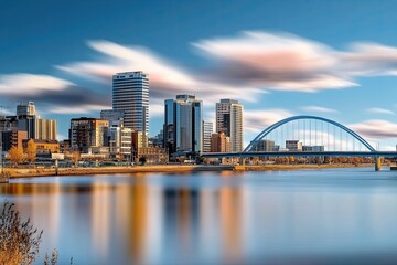 Naklejka premium From Covington, Kentucky, the Cincinnati skyline and Ohio River create a picturesque scene