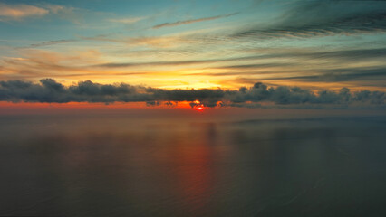 Naklejka premium Sea surface and beautiful sunset