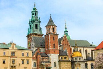 Fototapeta premium Europe, Poland, Krakow. The Wawel Castle. Structures representing European architectural styles of medieval, renaissance and baroque periods. UNESCO World Heritage Site.