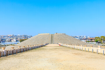 春の五色塚古墳　兵庫県神戸市　Goshikizuka Tomb in Spring. Hyogo Pref, Kobe City.