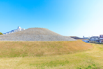 春の五色塚古墳　兵庫県神戸市　Goshikizuka Tomb in Spring. Hyogo Pref, Kobe City.