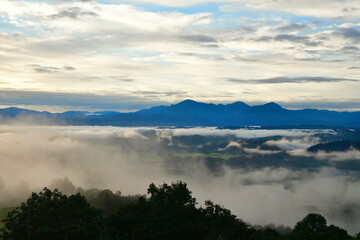 Obraz premium 山本山高原から見る朝日（新潟県）