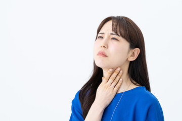 喉が痛い若い女性 © pain au chocolat
