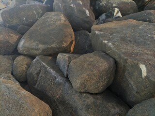 Solid stone structure with natural strength and durability