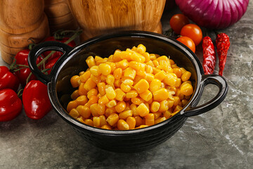Sweet canned ripe corn grain
