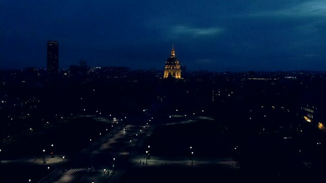 Prise de vue a&eacute;rienne par drone les Invalides, Paris, de nuit