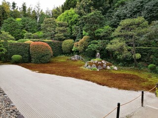 "Rokusonin Shrine" written in Japanese. It is a famous shrine in Kyoto, Japan.