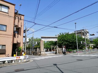 "Rokusonin Shrine" written in Japanese. It is a famous shrine in Kyoto, Japan.