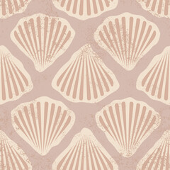 Retro seamless marine pattern of beige sea shells. Vintage geometric pattern of shells in 60s style.