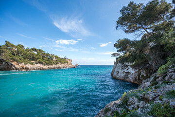 Fototapeta premium Der Sandstrand Platja de Santanyi mit türkisfarbenem Wasser