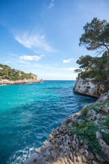 Der Sandstrand Platja de Santanyi mit t&uuml;rkisfarbenem Wasser