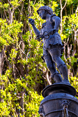 Imagen de Mercurio/Hermes de la fuente en la plaza de San francisco, Sevilla, España